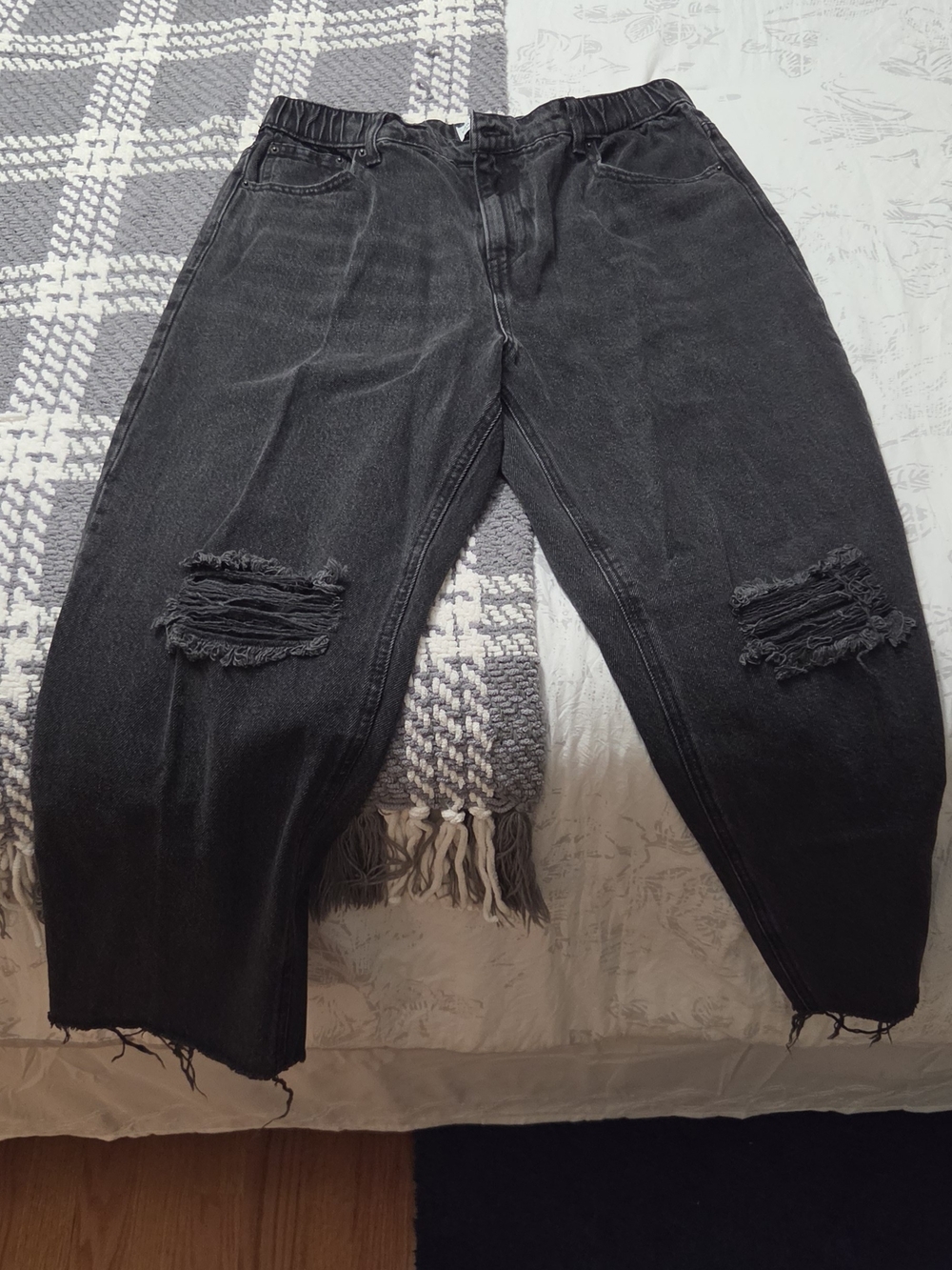 Vanilla Star Black Relaxed Ripped Women’s Jeans